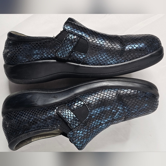 Alegria Black & Blue Leather Snakeskin Print Slip-On Clogs Size 39 = US 9 - Picture 4 of 9